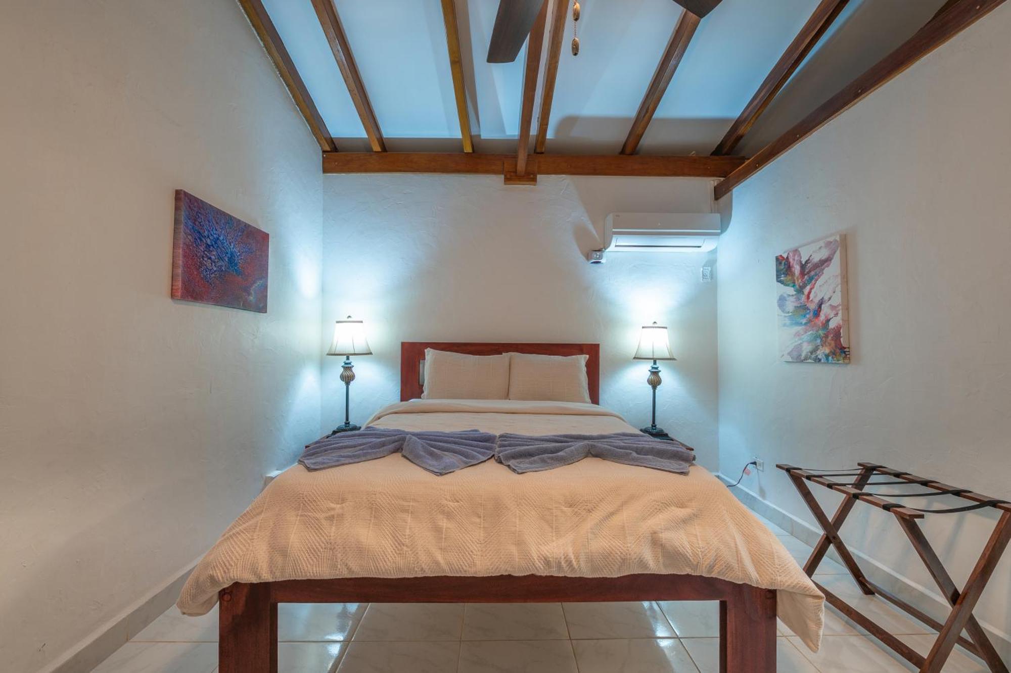 Parrot Cove Lodge Hopkins Bagian luar foto