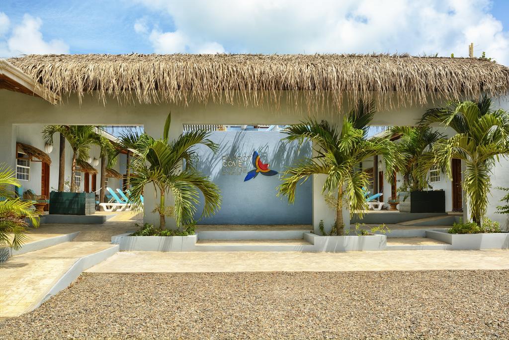 Parrot Cove Lodge Hopkins Bagian luar foto